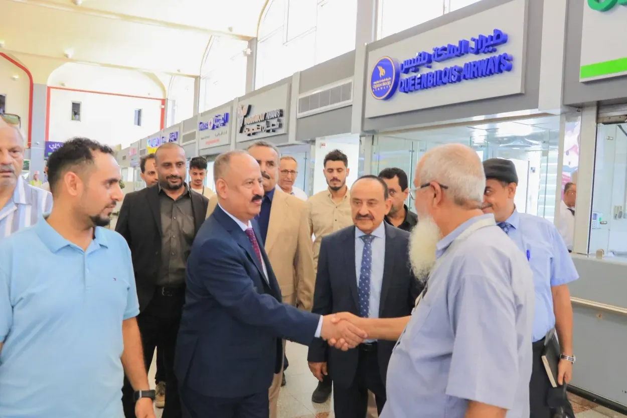 وزير النقل: اليمنية تواجه تحديات استثنائية والوزارة لن تُحمّل المواطنين أي أعباء