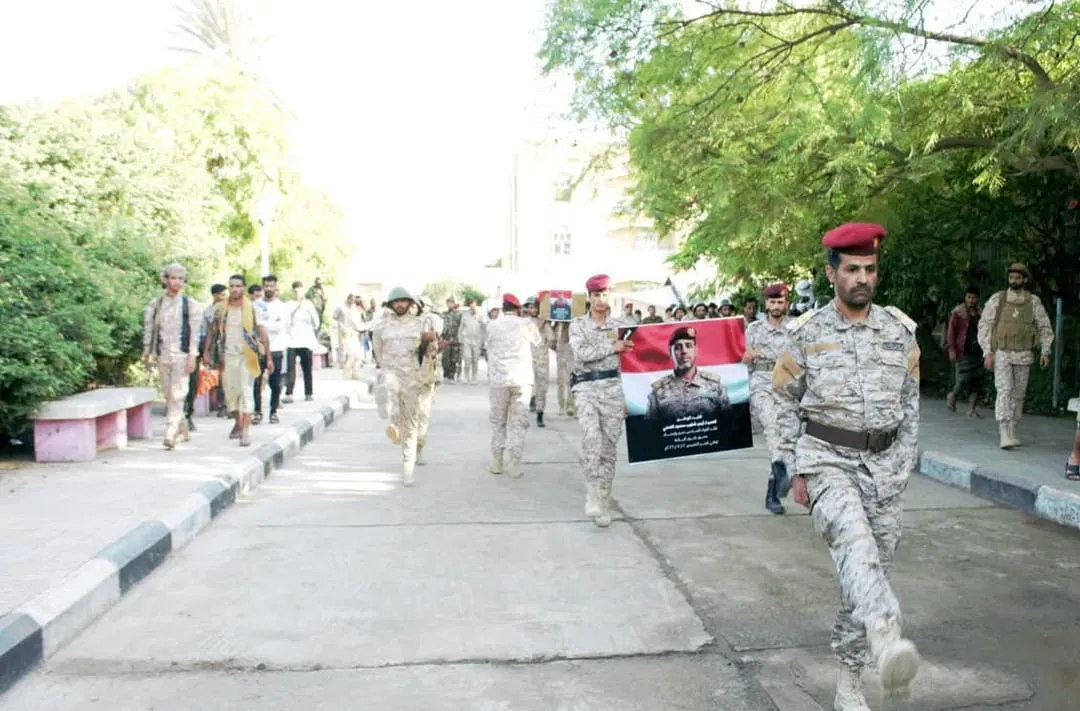 تشييع رسمي وشعبي لقائد اللواء السادس دعم وإسناد العميد أيمن العدني في عدن