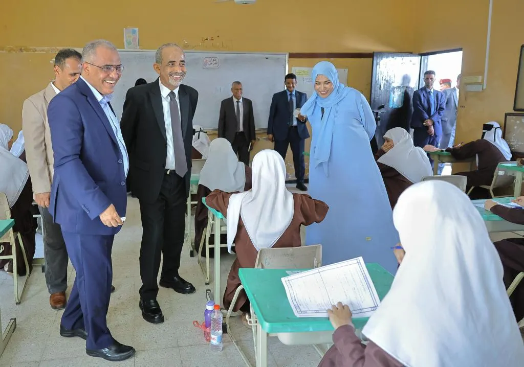 الصبيحي يدشّن اختبارات الثانوية العامة في عدن بمشاركة 93 ألف طالب