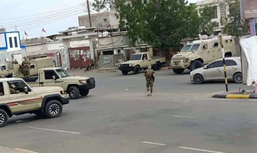 إطلاق نار خلال اجتماع أمني في أبين بعد خلاف بين قيادات أمنية