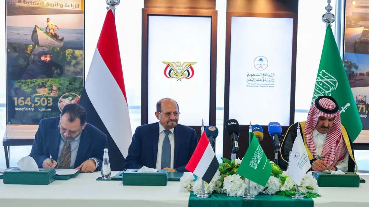 اليمن والسعودية توقعان اتفاقية وقود بـ150 مليون دولار لدعم الكهرباء