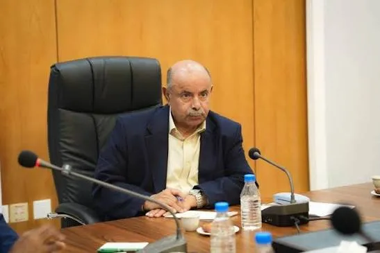 الخنبشي يوجه بتحقيق عاجل في مقتل شاب بسيئون وقبيلته تكشف تفاصيل الحادثة