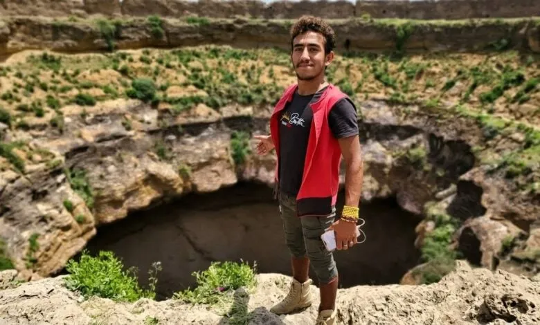 نهاية مأساوية.. هكذا سقط المغامر اليمني القعقاع عنتر أثناء تسلقه حرضة دمت البركانية «فيديو»