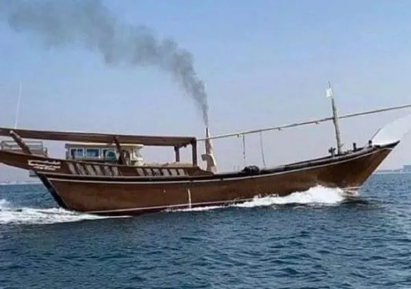مناشدات عاجلة لإنقاذ قارب انجرف من سواحل سقطرى وعلى متنه عدد من الأشخاص