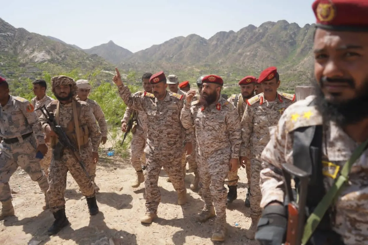 لحج: وزارة الدفاع تتابع تنفيذ إجراءات التسليم والاستلام في المنطقة العسكرية الرابعة