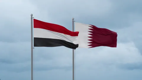 اليمن يعرب عن تضامنه الكامل مع قطر جراء انفجار في رأس لفان