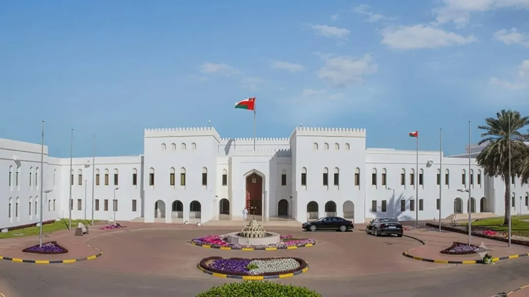 سلطنة عُمان تدعو إلى وقف التصعيد في البحر الأحمر واستئناف خارطة الطريق في اليمن
