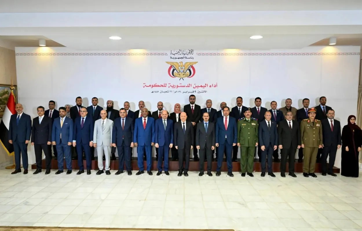 العليمي يصدر قرارًا بتعديل وزاري يشمل الخارجية والتخطيط والإدارة المحلية
