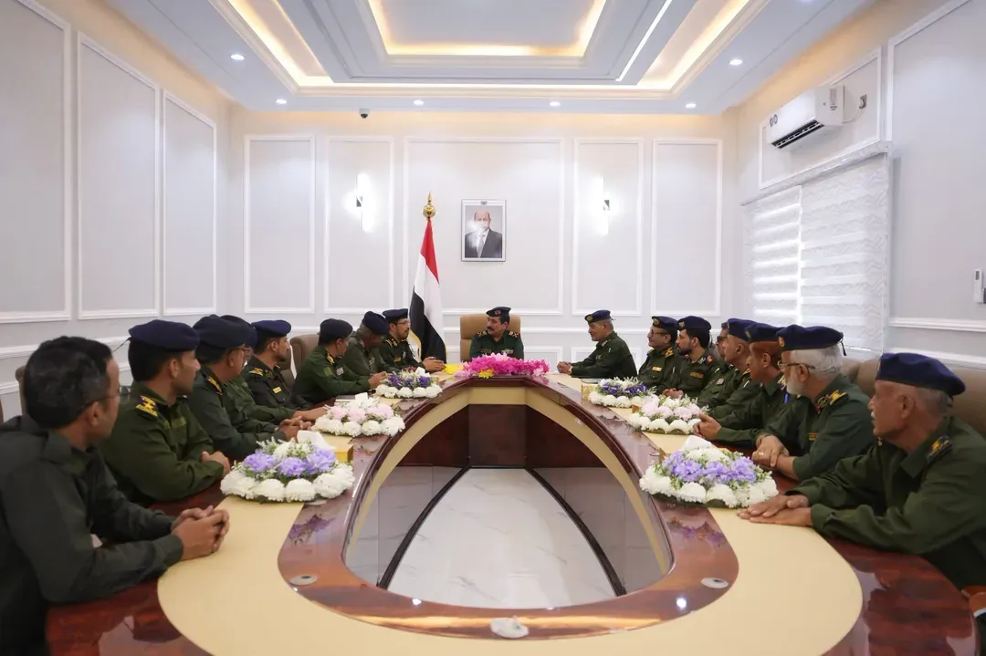 عدن: وزير الداخلية يعلن حرباً على تزوير الوثائق ويأمر بإحالة المتورطين للقضاء