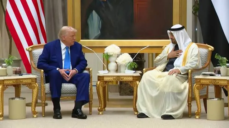 شراكة مشبوهة وابتزاز بالمليارات: كيف اشترت أبوظبي قرار ترامب لتهديد سلطنة عُمان؟